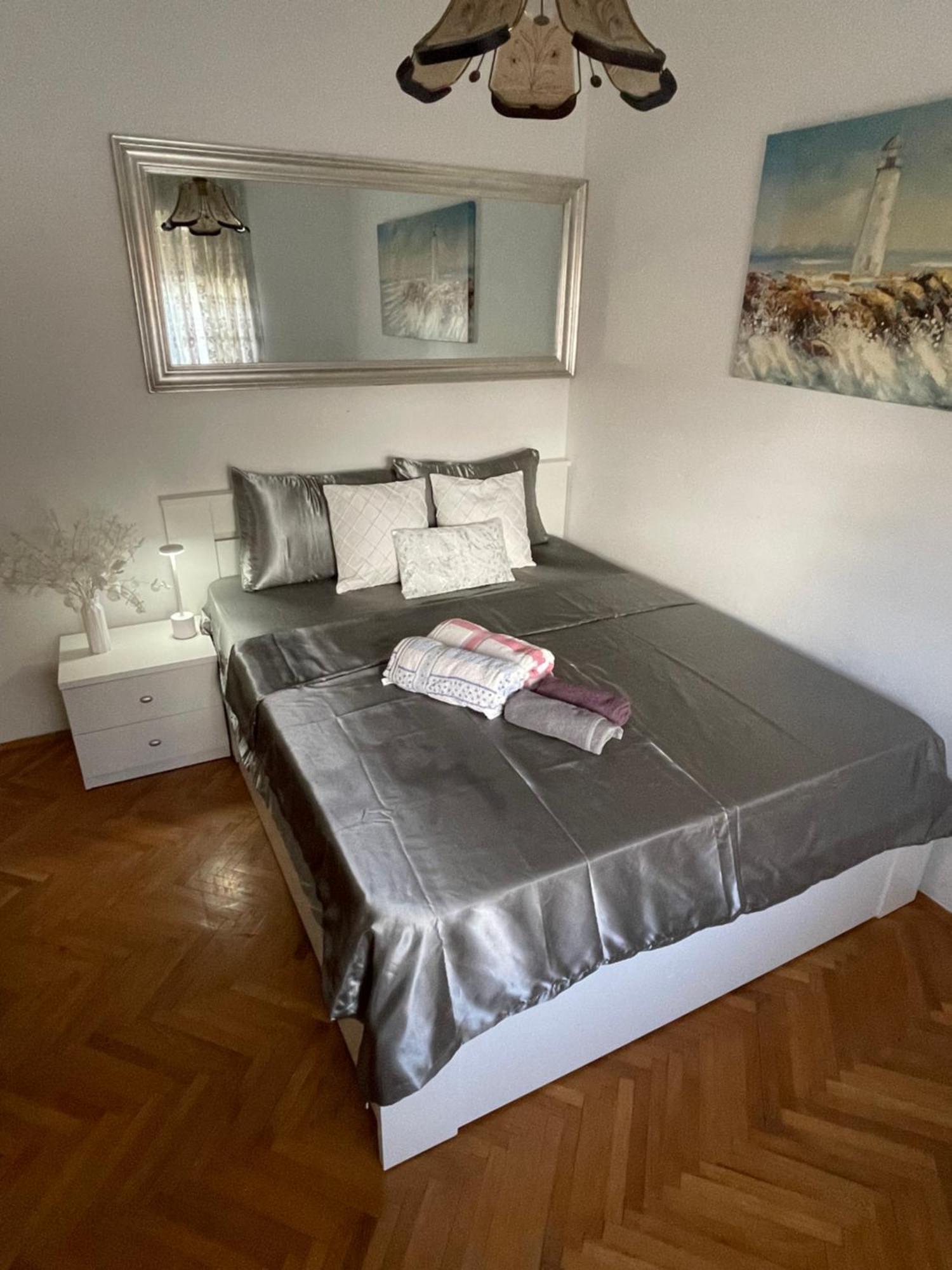 Apartman Luka + Free Parking Apartman Zára Kültér fotó